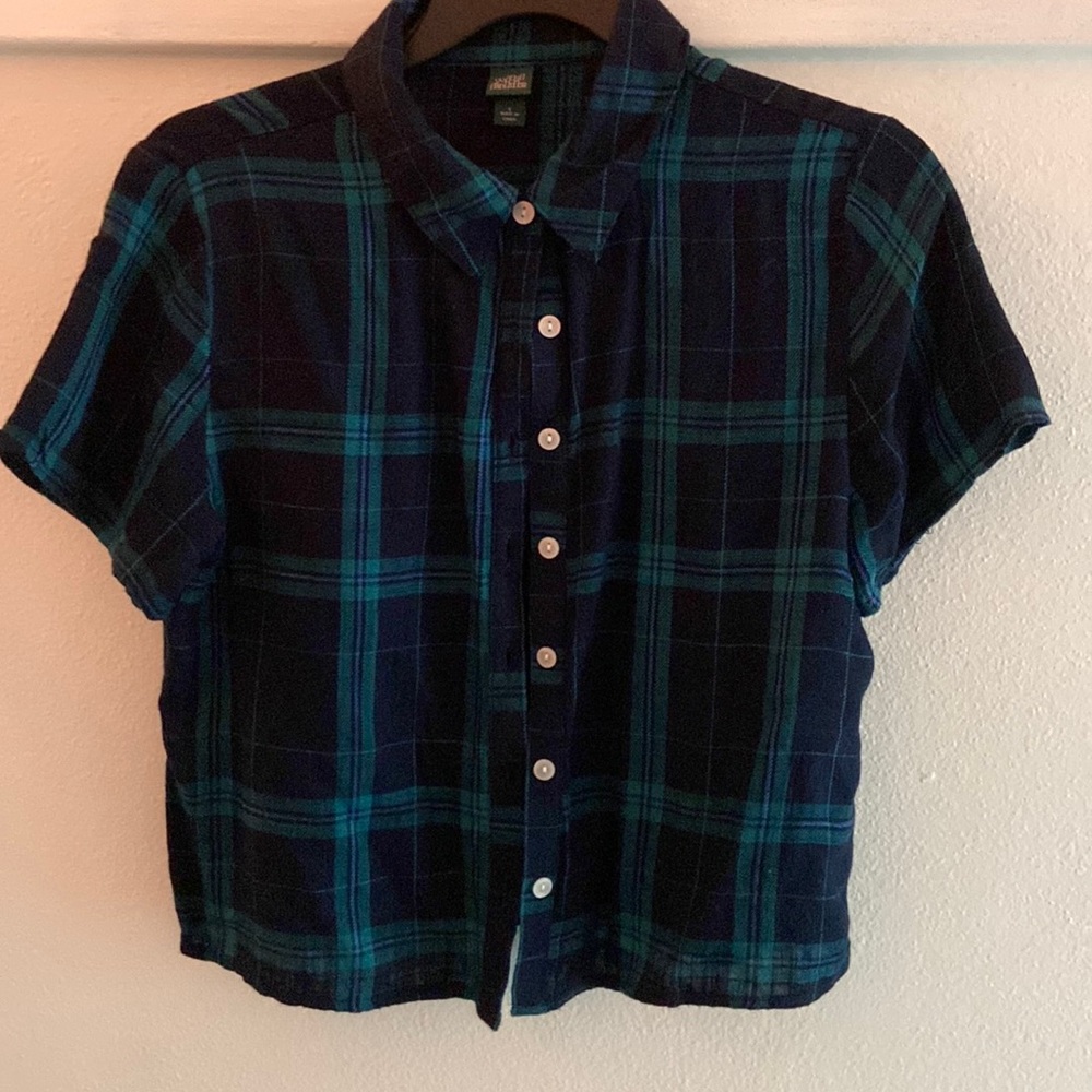 Cropped flannel.